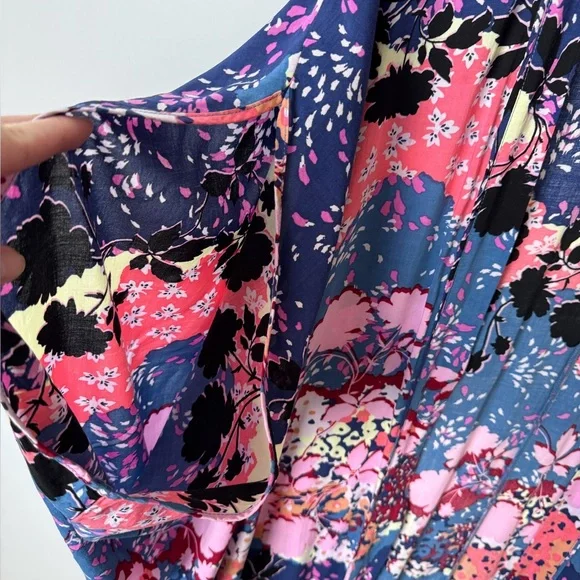 Victoria’s Secret floral kimono coverup - Picture 4 of 7